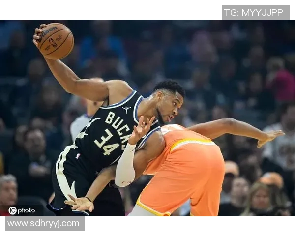 字母哥伤退！骑士力克雄鹿迎连胜，米切尔37+7，梅里尔20分锁胜局